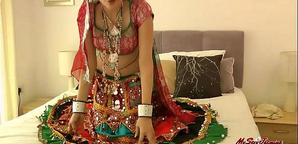  Hot Indian Babe Showing Boobs for evryone